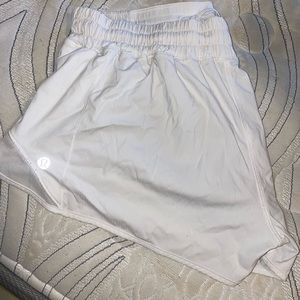 Lululemon Hotty Hot 2.5” size 10